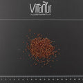 Bio Brokkoli gekeimt Samen auf schwarzer Unterlage mit Zentimetermaß, VitaNUR Logo