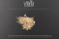 Bio Protein Vegan Plus Pulver von VitaNur auf schwarzem Hintergrund mit Maßstab
