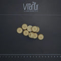 Bio Zahnkristalle Xylit Ingwer Bonbons auf schwarzem Hintergrund mit VITANUR Logo und Lineal