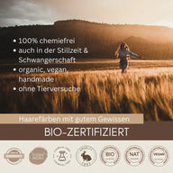 Frau läuft durch Weizenfeld bei Sonnenuntergang, Bio-Haarfarbe vegan chemiefrei zertifiziert