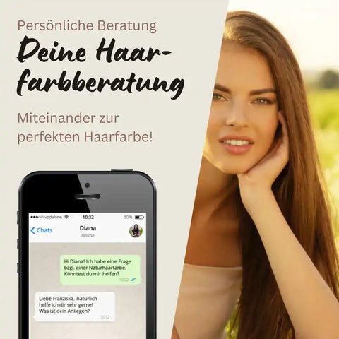 Frau mit langen braunen Haaren draußen, Smartphone mit Haarfarben-Beratung per Chat, Text Haarfarbberatung