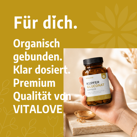 VITALOVE Kupfer Gluconat Kapseln in einer Frauenhand