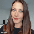 Shiny Sienna Lipgloss Anwendung auf den Lippen